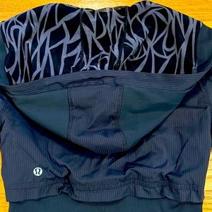 Lululemon REVERSIBLE short sleeve jacket with zip